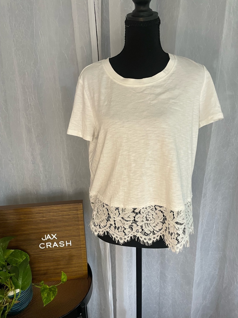 Rose & Olive White Short Sleeve Tee with Lace Hem